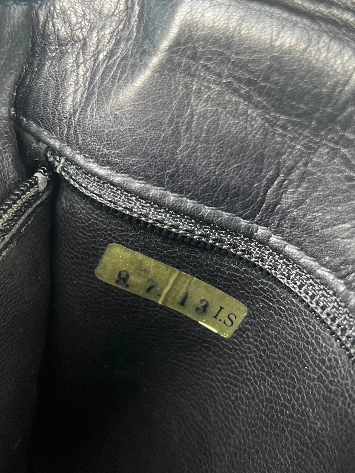 Chanel leather waist bag black/gold