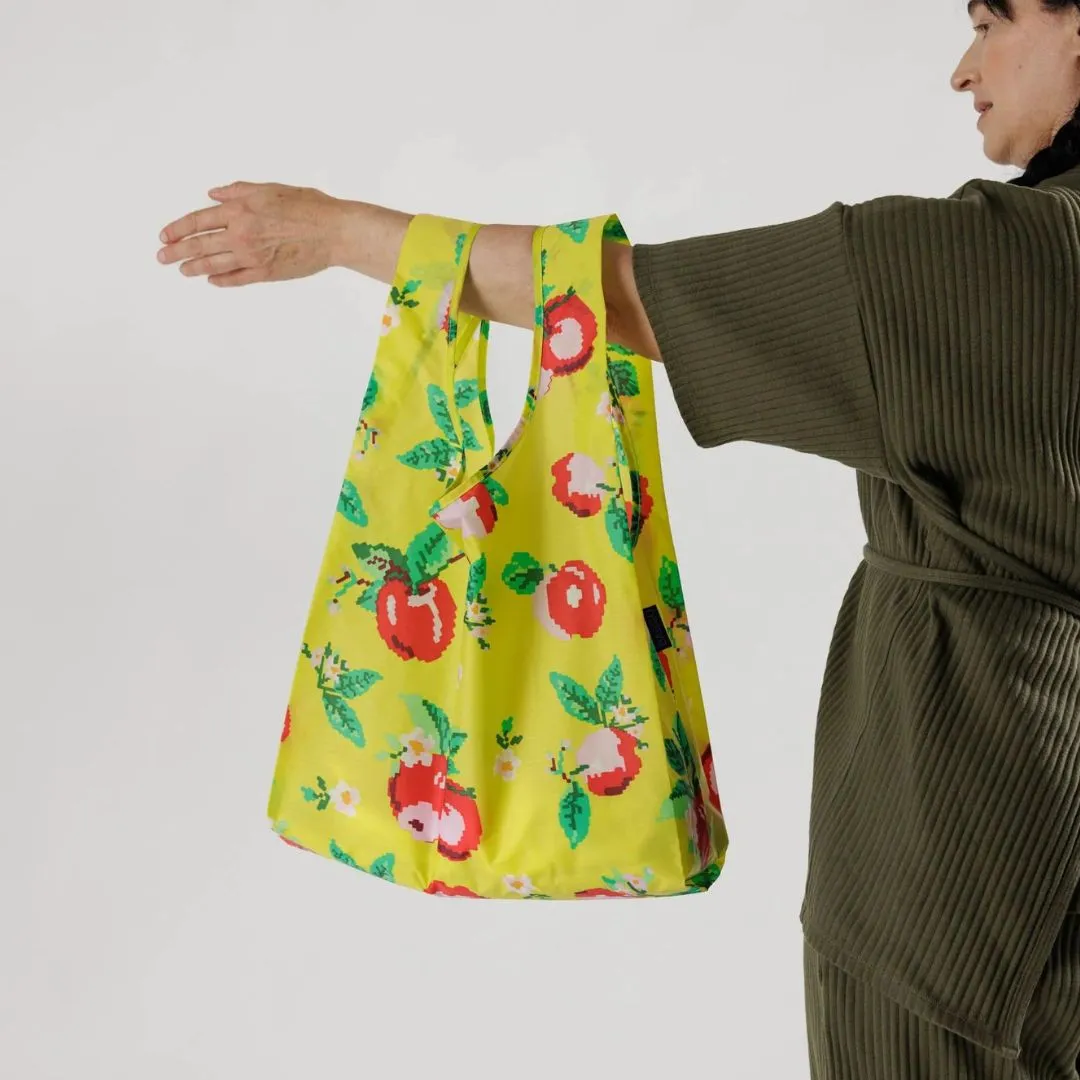 Standard Baggu (Needlepoint Apple)