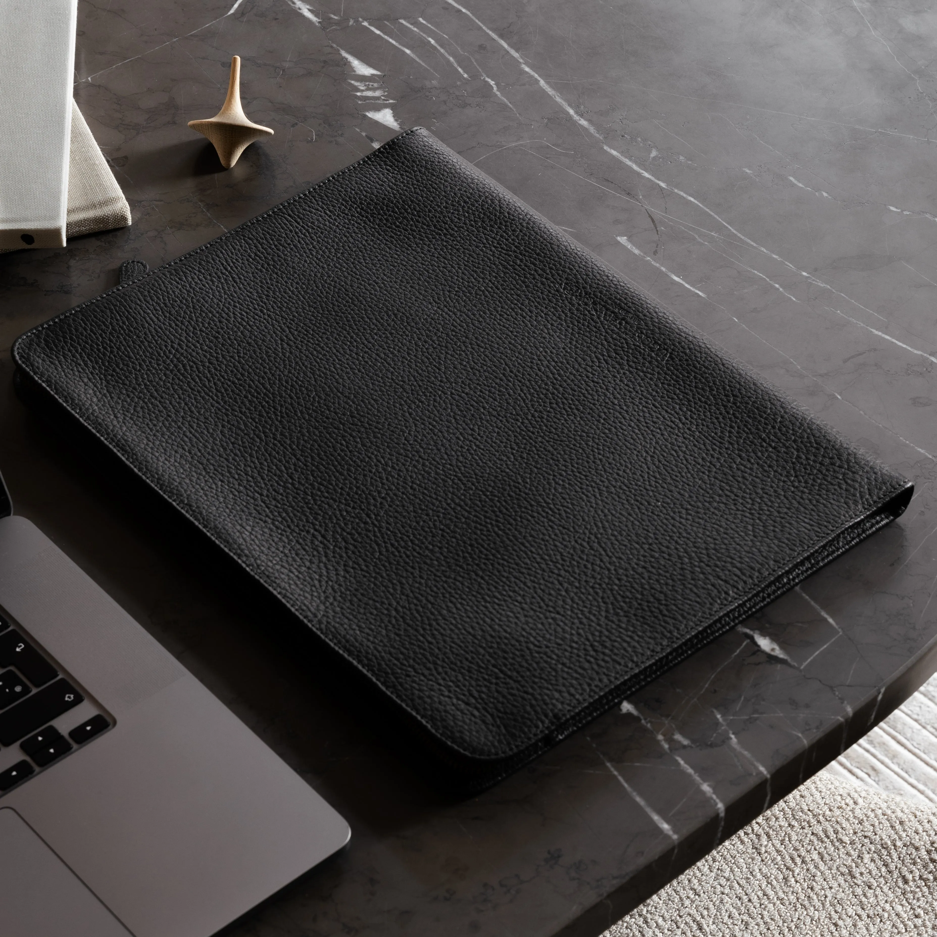 The PC Cover: Surplus leather - Black - One size (13")