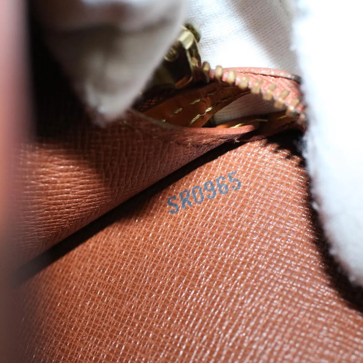 Trendy Inspired Louis Vuitton Epi Pochette Homme Clutch Bag Brown M52528 Lv Auth Th3989