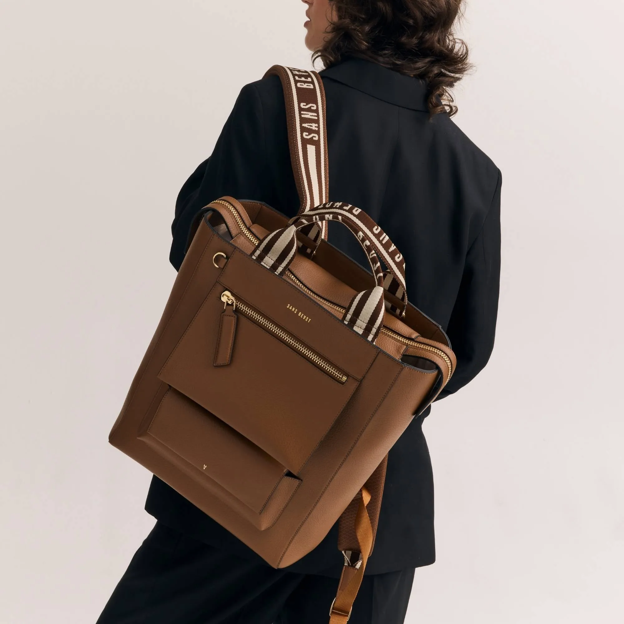 XL Universo Backpack - Cinnamon   Gold
